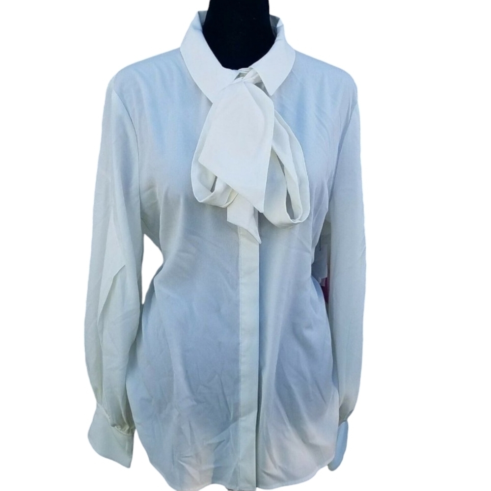 Riley & Rae Tie Long Sleeves Blouse Women's. Size Medium. New With Tags.